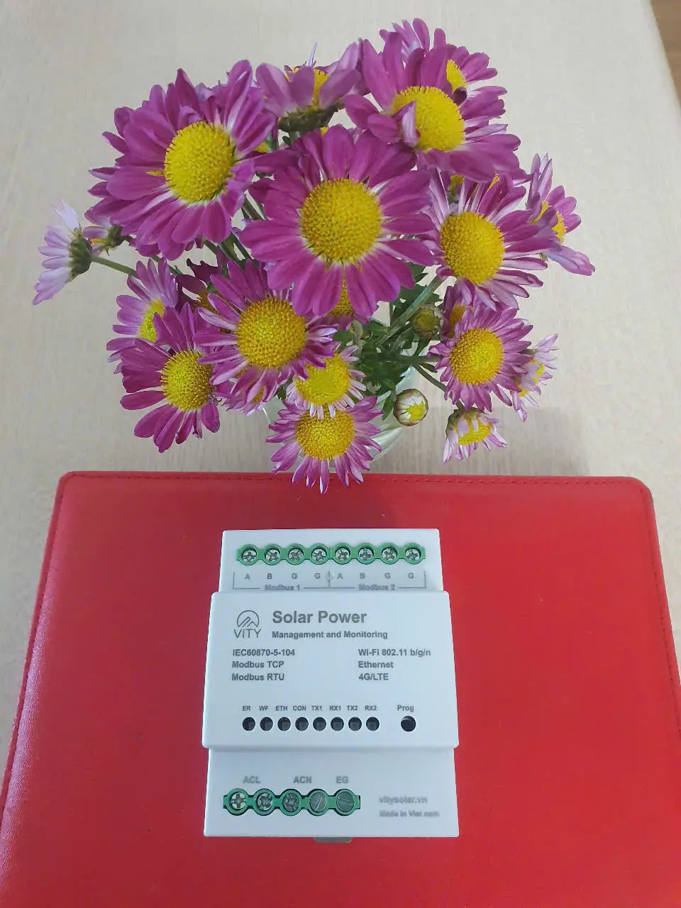 THIẾT BỊ ĐIỀU KHIỂN GIÁM SÁT HỆ THỐNG ĐIỆN MẶT TRỜI